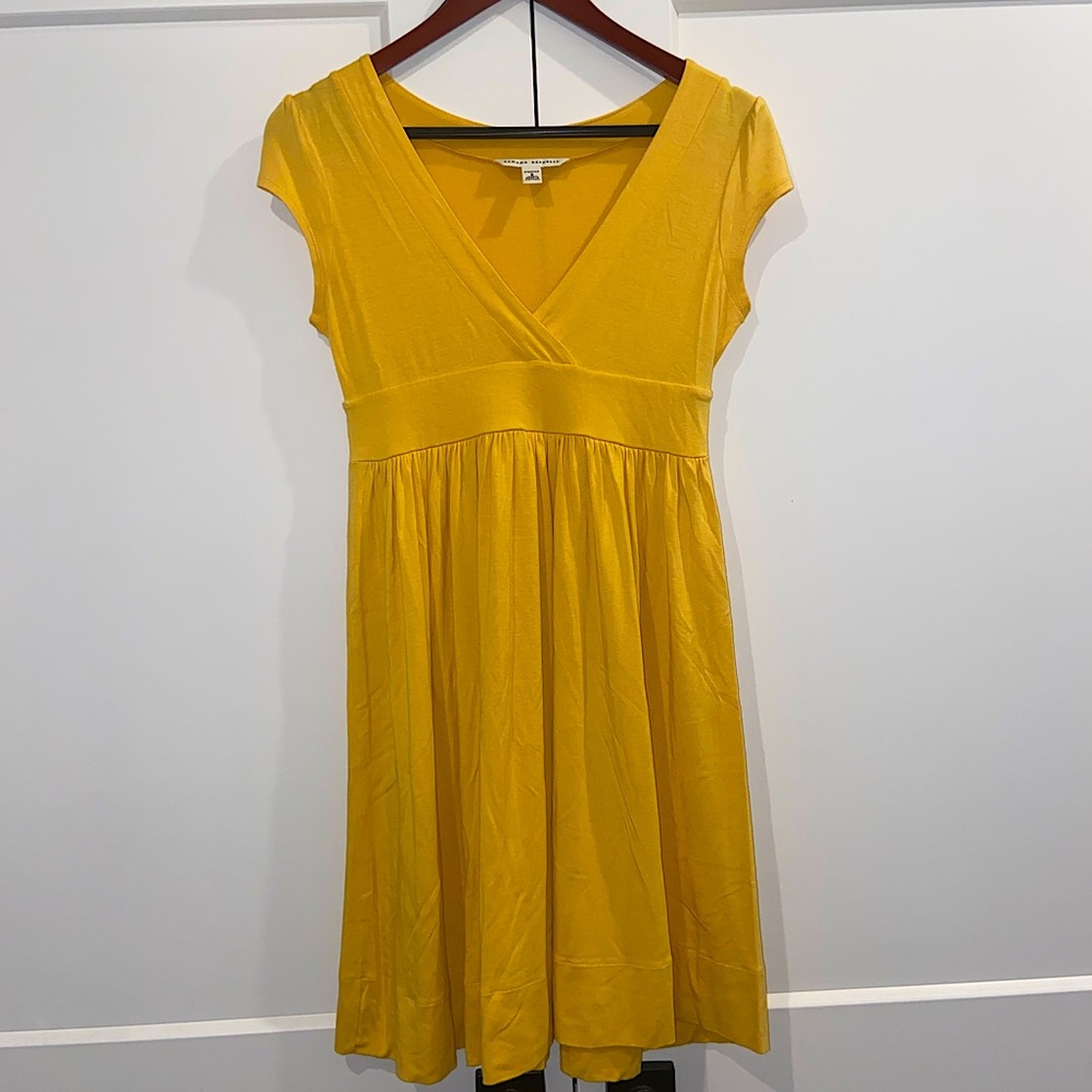 Women’s Banana Republic Yellow Pleated Dress Size Small